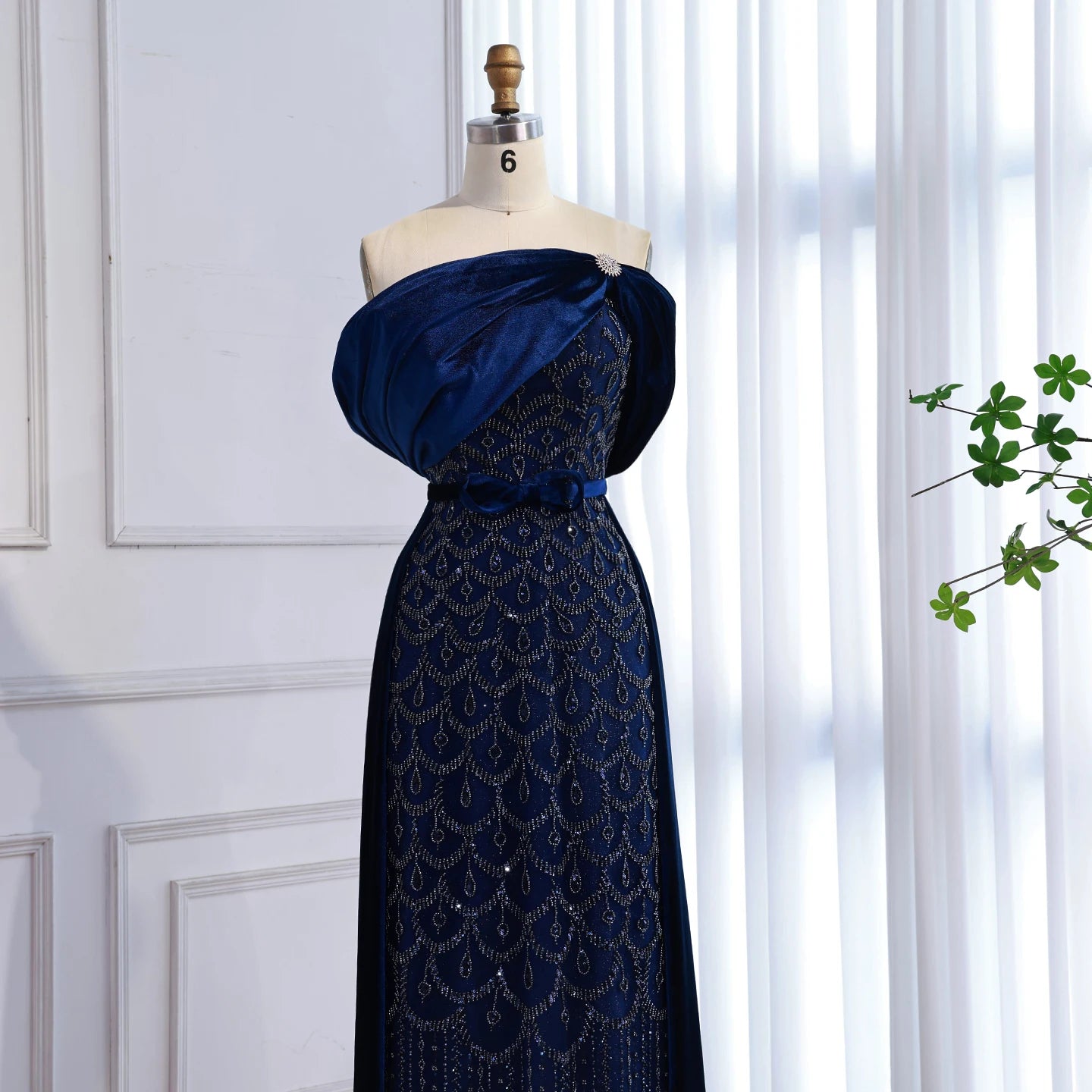 Luxury Arabic Navy Blue Evening Dress LA73416 - SERENE HILL