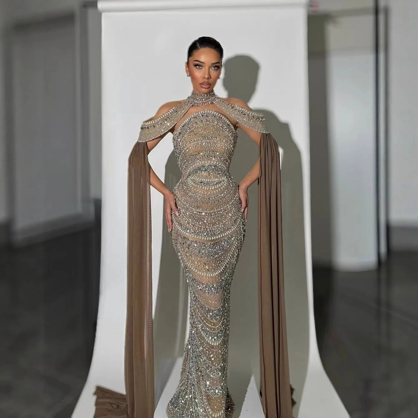 Khadi&Co- ハーフスリーブドレス Luxury Caramel Kosovo Beaded Evening Dress with Cape LA73344