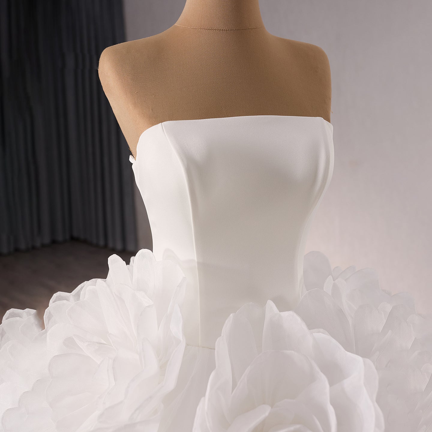 Luxury White Strapless 3D Floral Tulle Ball Gown HM241086