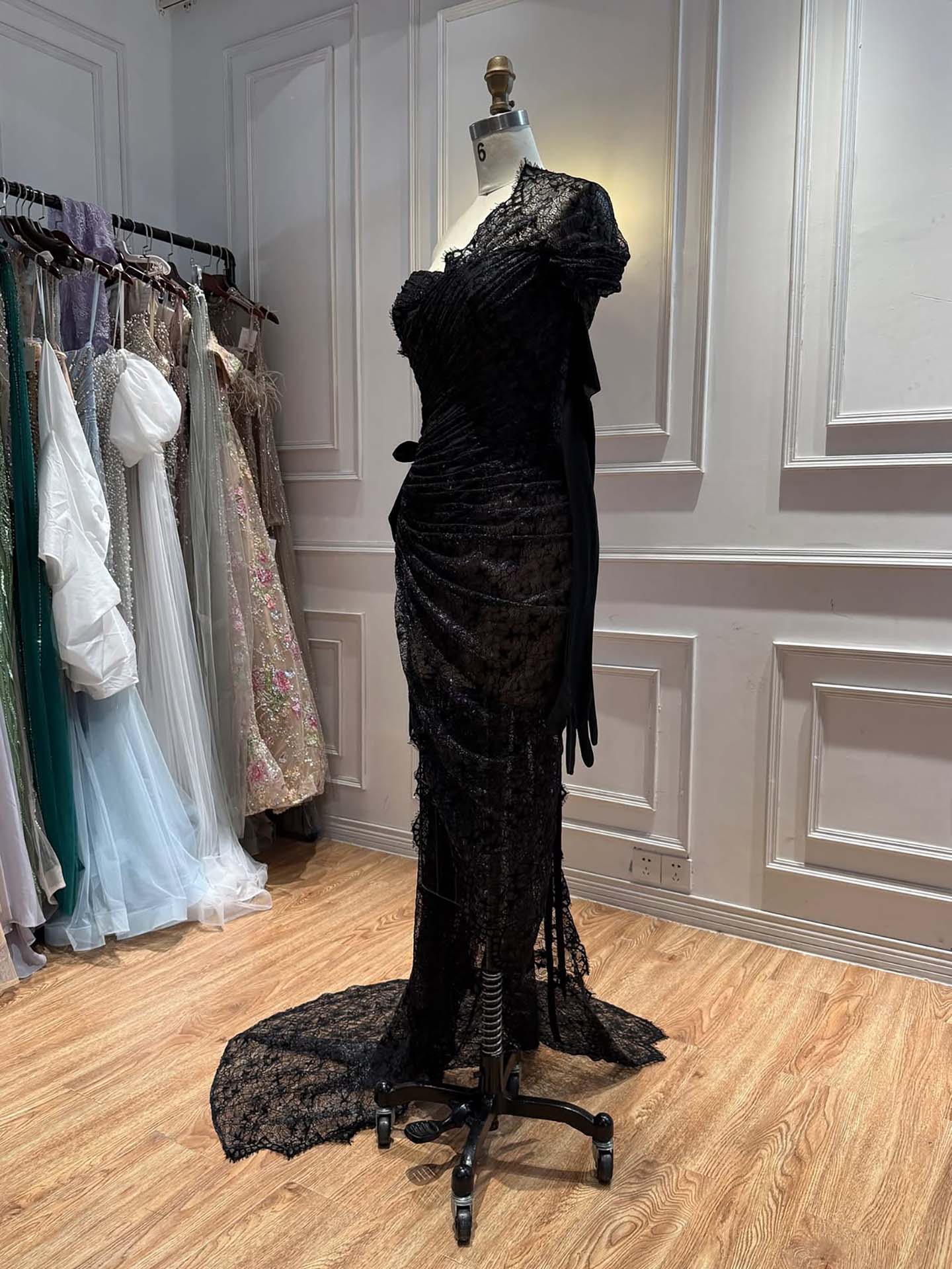 Luxury Black Long Sleeve Illusion Cut Out Lace Mermaid Evening Dress LA73522