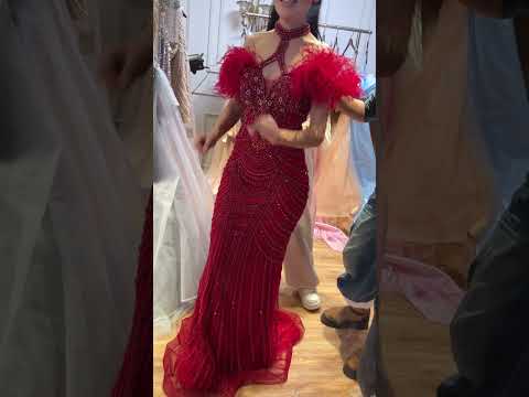 Luxury Pink Feather Halter Beaded Evening Gown for Wedding Party LA73212