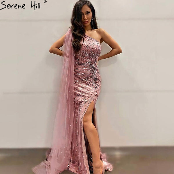 هيل هيل هيل Pink Mermaid Split Drite Dresses Vronss 2025 كتف واحد الأنيقة Cape Sleeve للنساء Party LA71195